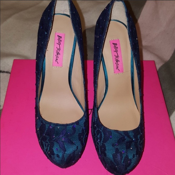 Betsey Johnson lace heels 👠 - Picture 3 of 13